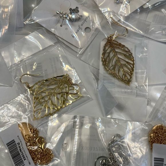 Jewelry Lot 2- Great for resellers!- 48 ITEMS - ALL NWT - Picture 7 of 8